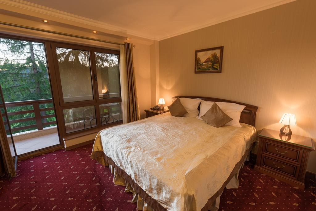 Edelweiss Poiana Hotels Пояна Брашов Стая снимка