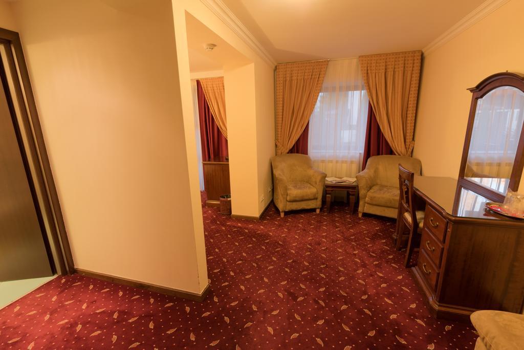 Edelweiss Poiana Hotels Пояна Брашов Стая снимка
