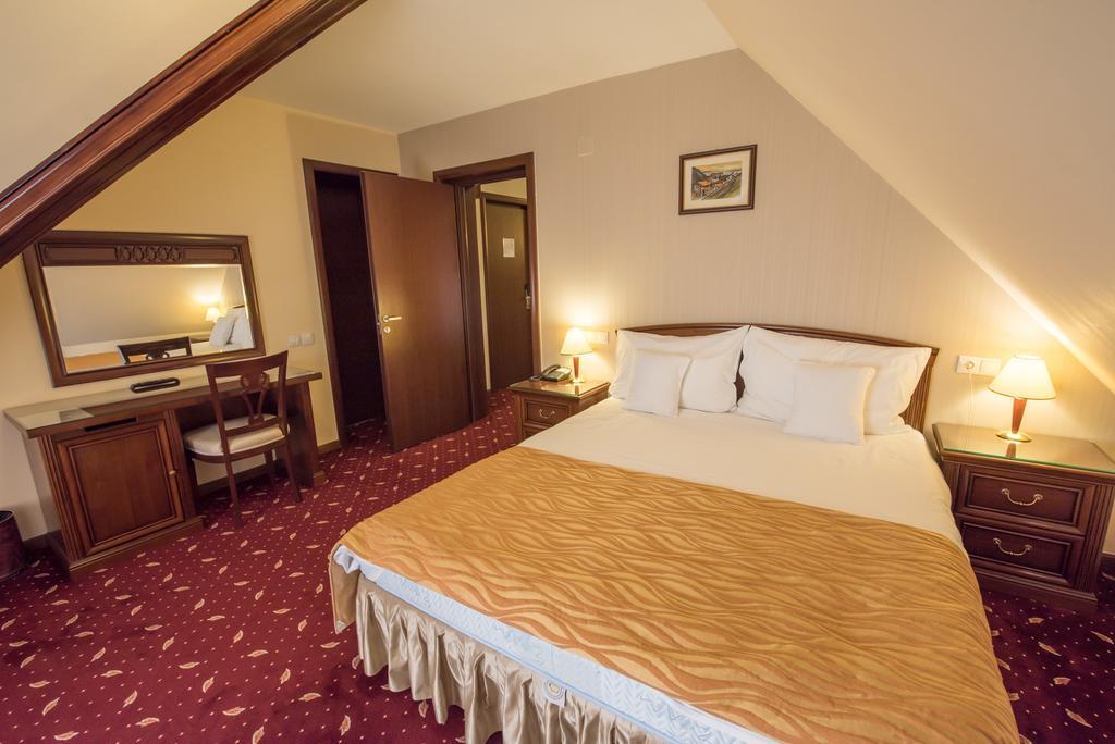 Edelweiss Poiana Hotels Пояна Брашов Стая снимка