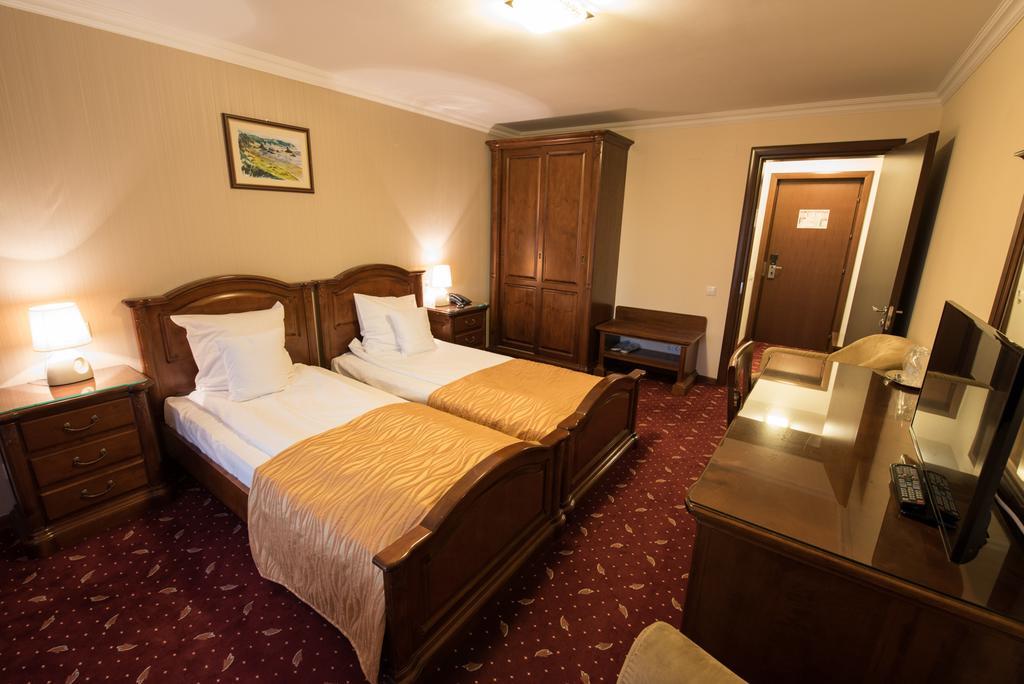 Edelweiss Poiana Hotels Пояна Брашов Стая снимка